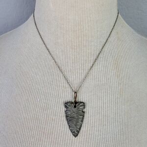 BOUTIQUE // boho-chic vintage finish silver arrowhead pendant necklace